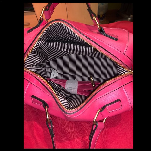 Pink purse with strap - Picture 2 of 4